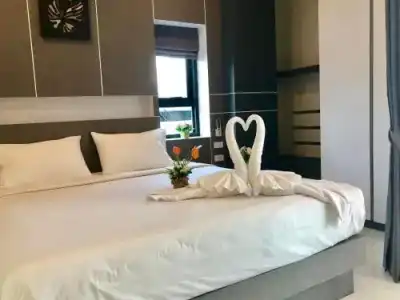 I am O'Tel Patong - 28
