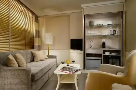 Ponte Vecchio Suites & Spa - 10