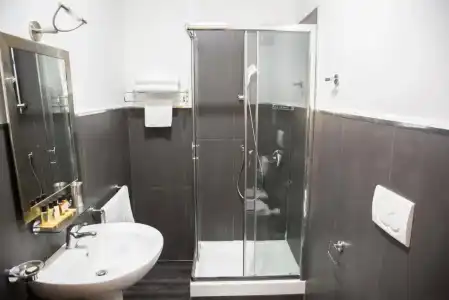 Inn Rome Rooms & Suites - 13