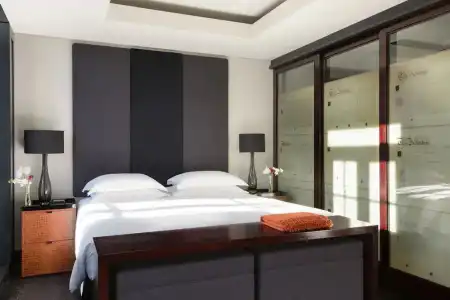 Grosvenor House Suites - 81