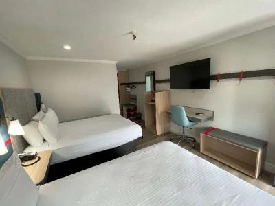 Red Lion Inn & Suites Sacramento - 29