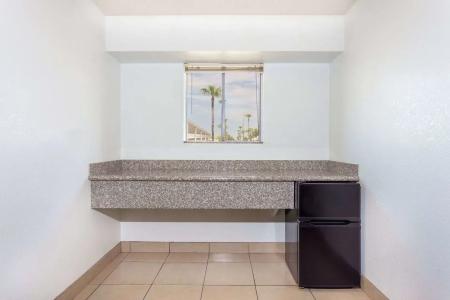 Superior Suites Phoenix Mesa - 10