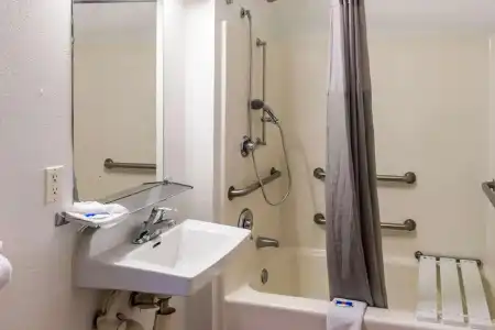 Motel 6 Bakersfield, CA - East - 9