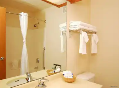 Best Western Plus Vancouver Mall Dr. & Suites - 9