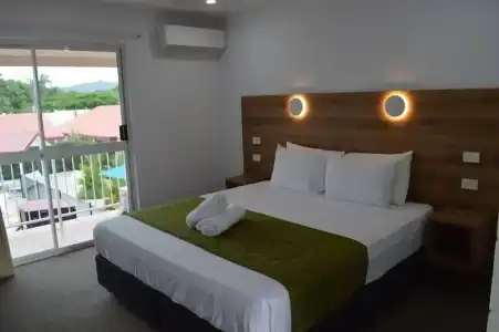 Monte Carlo Motor Inn - 86
