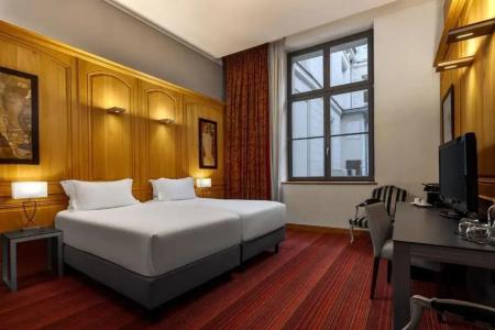 de Bourgtheroulde, Autograph Collection - 6