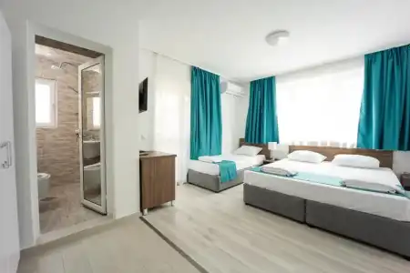 Zonya - 21