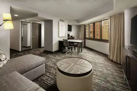 Embassy Suites by Hilton Crystal City National Airport - 4