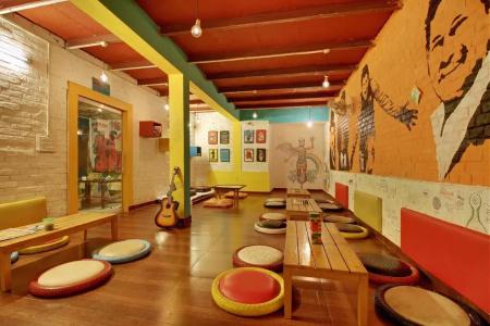 Bedweiser Backpackers Hostel - 18