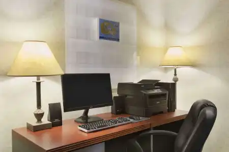 Days Inn by Wyndham Ottawa Airport - 2