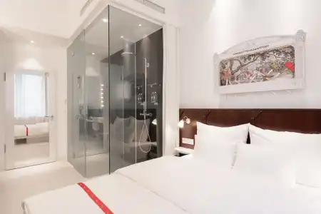 Ruby Leni Dusseldorf by IHG - 14