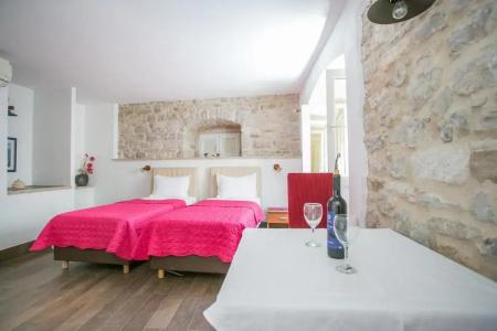 Garden Apartment - 126