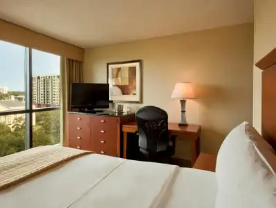 DoubleTree by Hilton Tallahassee - 36