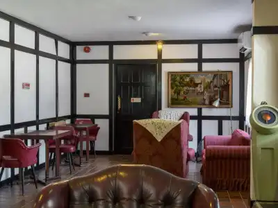Sloane Court - 16