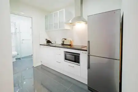 Cardiff Executive Apartments - 29