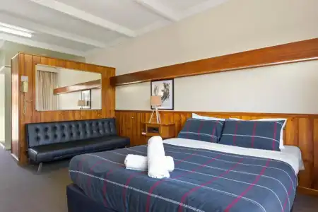 Village Family Motor Inn - 3