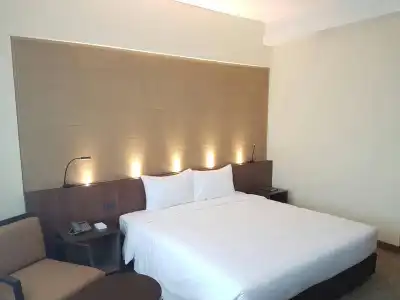 Louis' Tavern Don Muang - 30