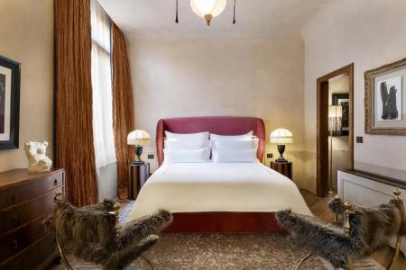 J and J Historic House - 16