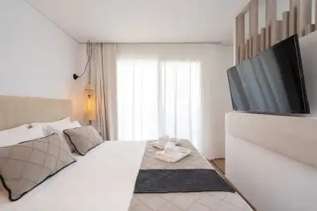 Mirablue Luxury Residences - 383