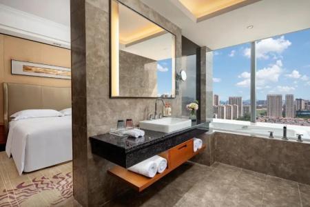 Crowne Plaza Huizhou by IHG - 60