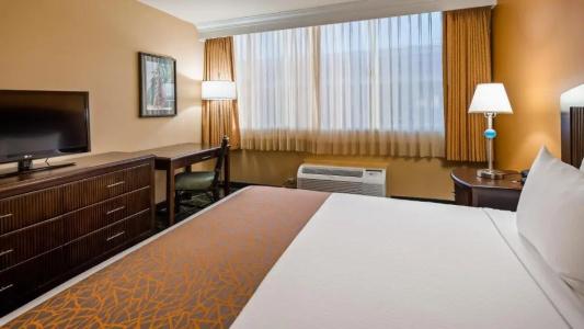 Airport Honolulu, Trademark Collection by Wyndham - 58