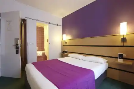 Hôtel Kyriad Paris 10 — Canal Saint Martin-République - 53
