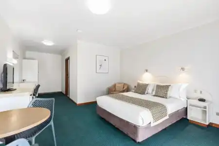 Quality Inn Presidential - 73