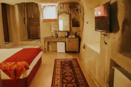 Elaa Cave - 60