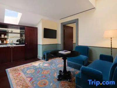 Maxwell Reserve Singapore, Autograph Collection - 110