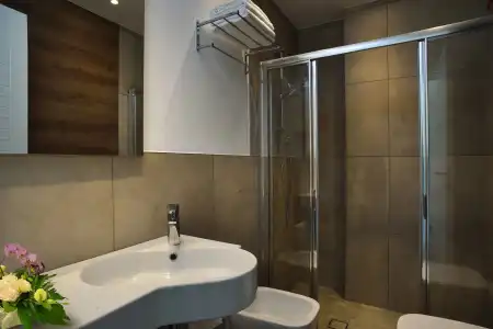 Embassy & Spa - 7