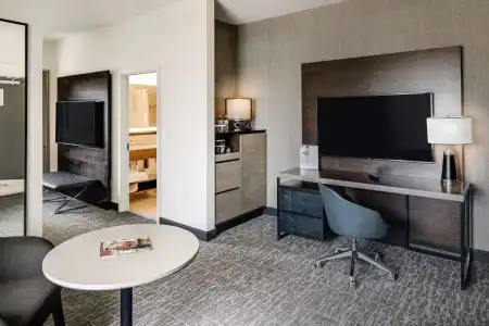 DoubleTree by Hilton & Suites Jersey City - 42
