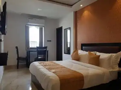 Grand Lotus Inn - 34
