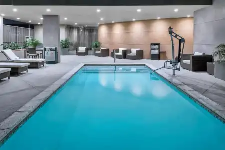 Hampton Inn & Suites Los Angeles/Hollywood - 11