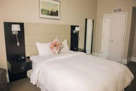 Maverick Suites at 245 Newbury St - 3