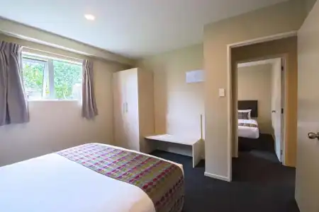 Ellerslie Palms Motel - 66