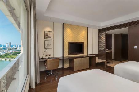 Hilton - 43