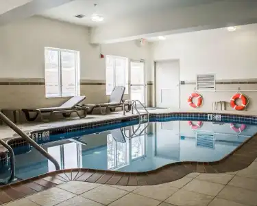 Express Inn & Suites - 17