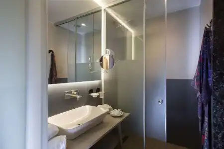 Pearl SeaBreeze Suites - 60