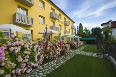 Viktoria Palace - 34