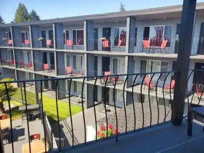 The Port-O-Call Inn & Suites - 12