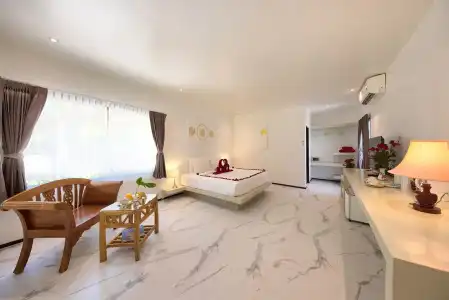 Crystal Bay Yacht Club Beach Resort - 1