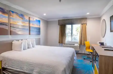 Days Inn by Wyndham Santa Monica - 21