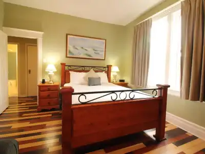 James Bay Inn, Suites & Cottage - 2