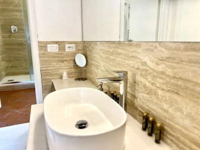 Regis Condo - 279