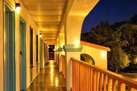 Howard Johnson by Wyndham Chattanooga Lookout Mountain I-24 - 18