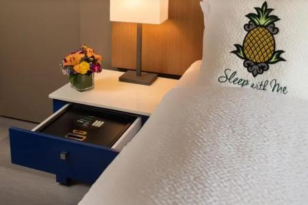 Staypineapple, Rose, Downtown Portland - 56