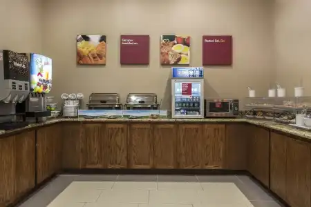 Comfort Suites University - 11