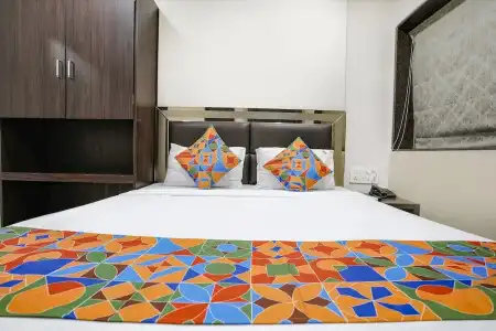 Kamran Residency - Near US Embassy - 54