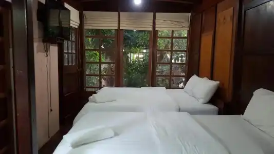 Ruean Mai Chai Khlong - 40