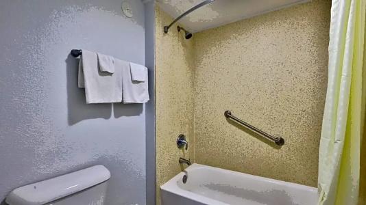 Driftwood Beach Motel - 95
